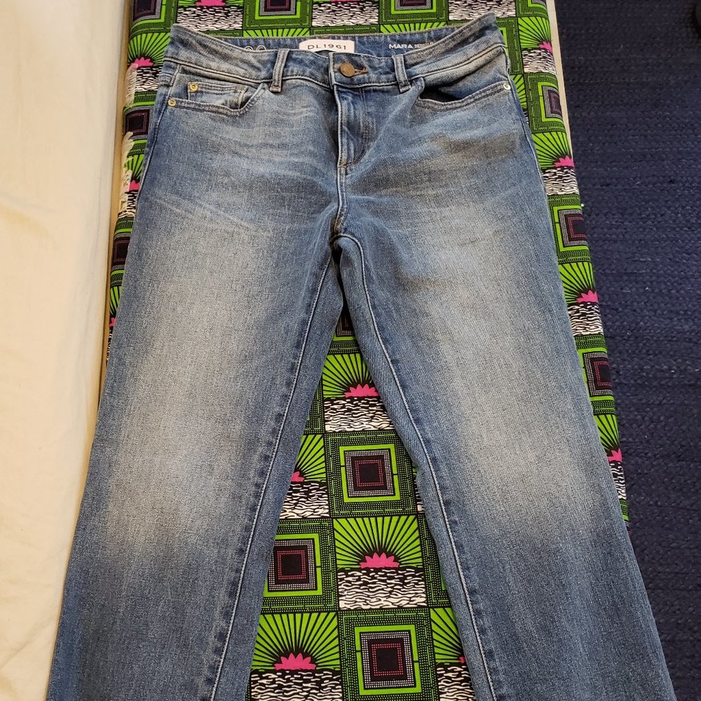 DL1961 Mara Straight Jeans
